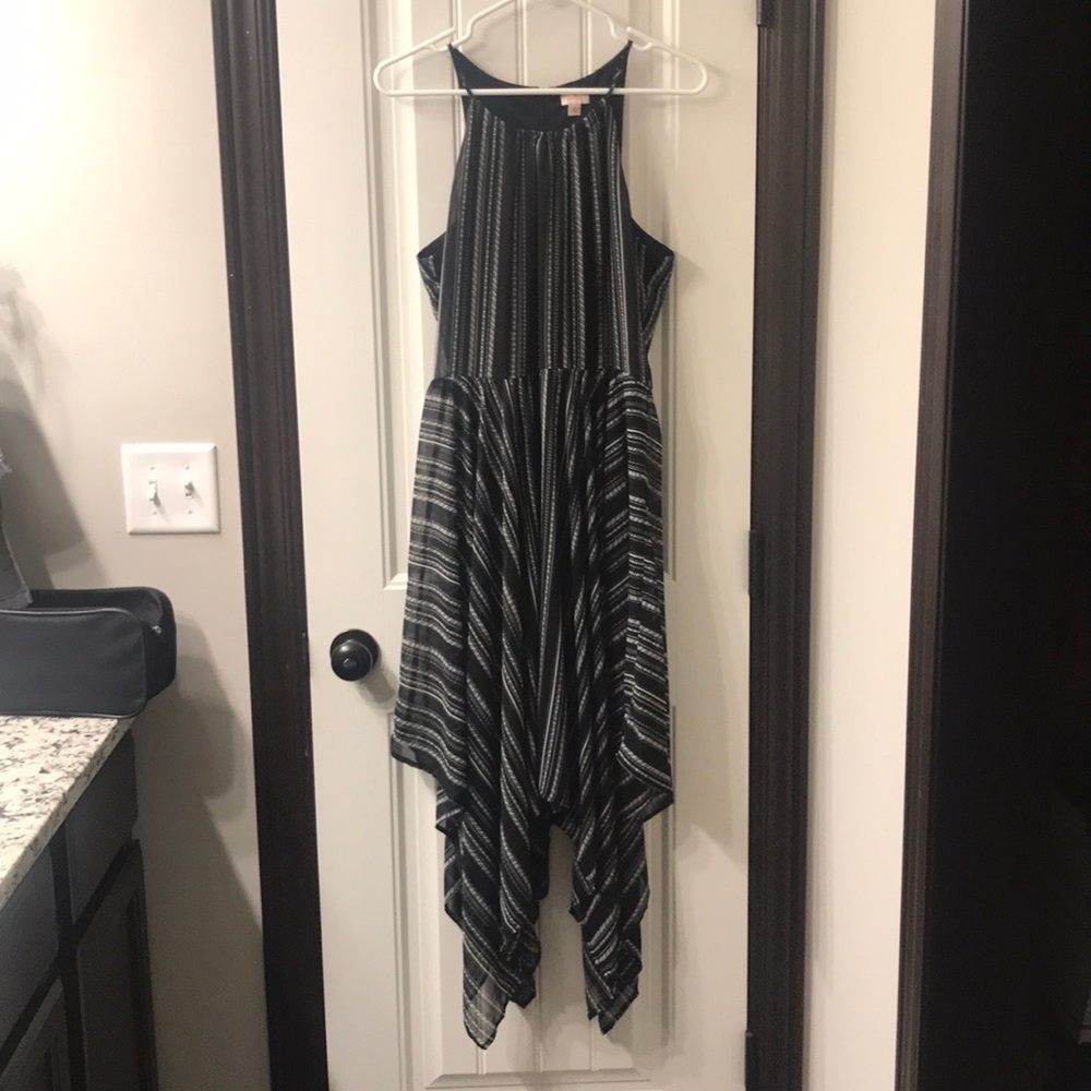 Black & White Handkerchief Dress 🖤🤍